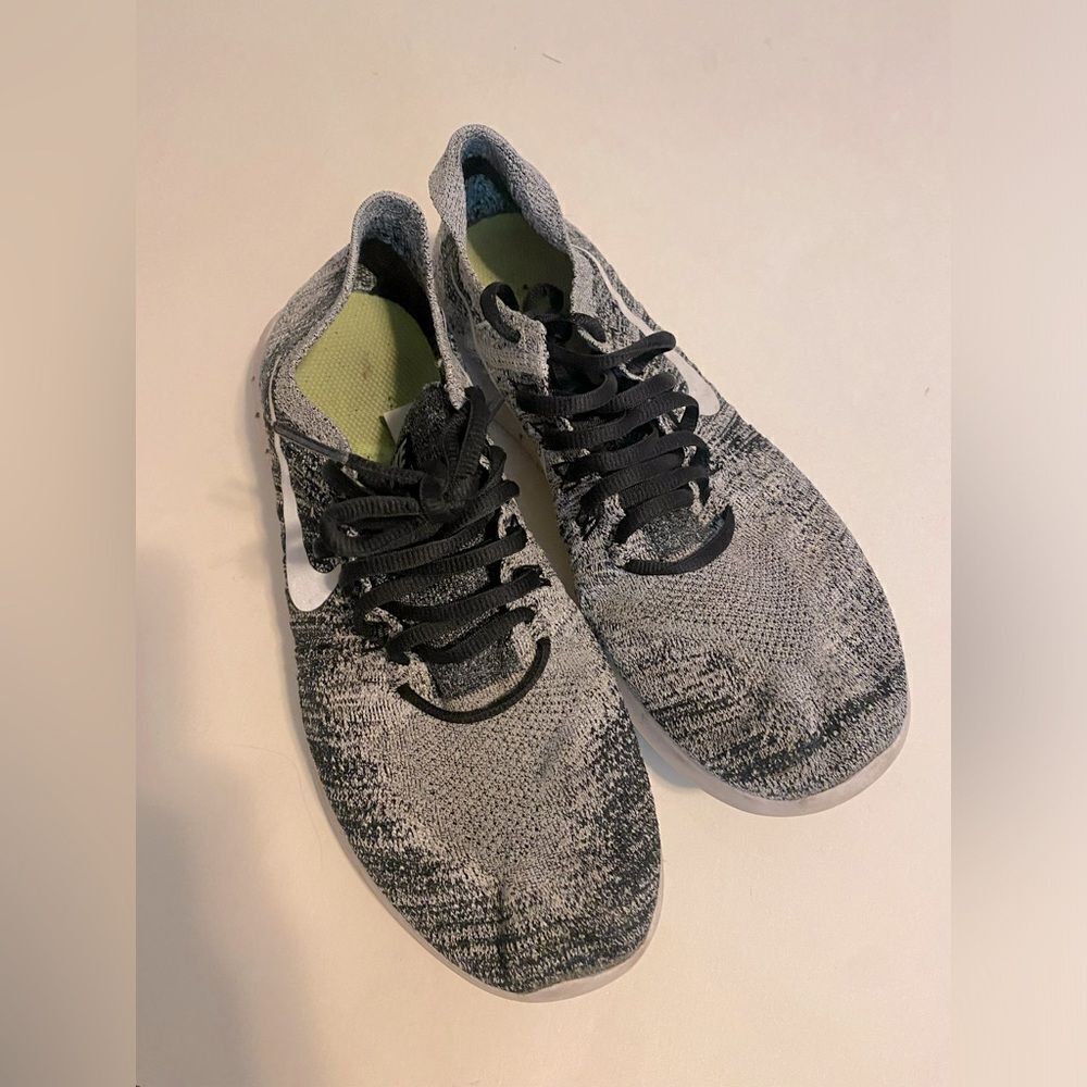 Nike womans Free RN Flyknit 2016 Oreo black white athletic Shoes sneakers 9 - Picture 2 of 6